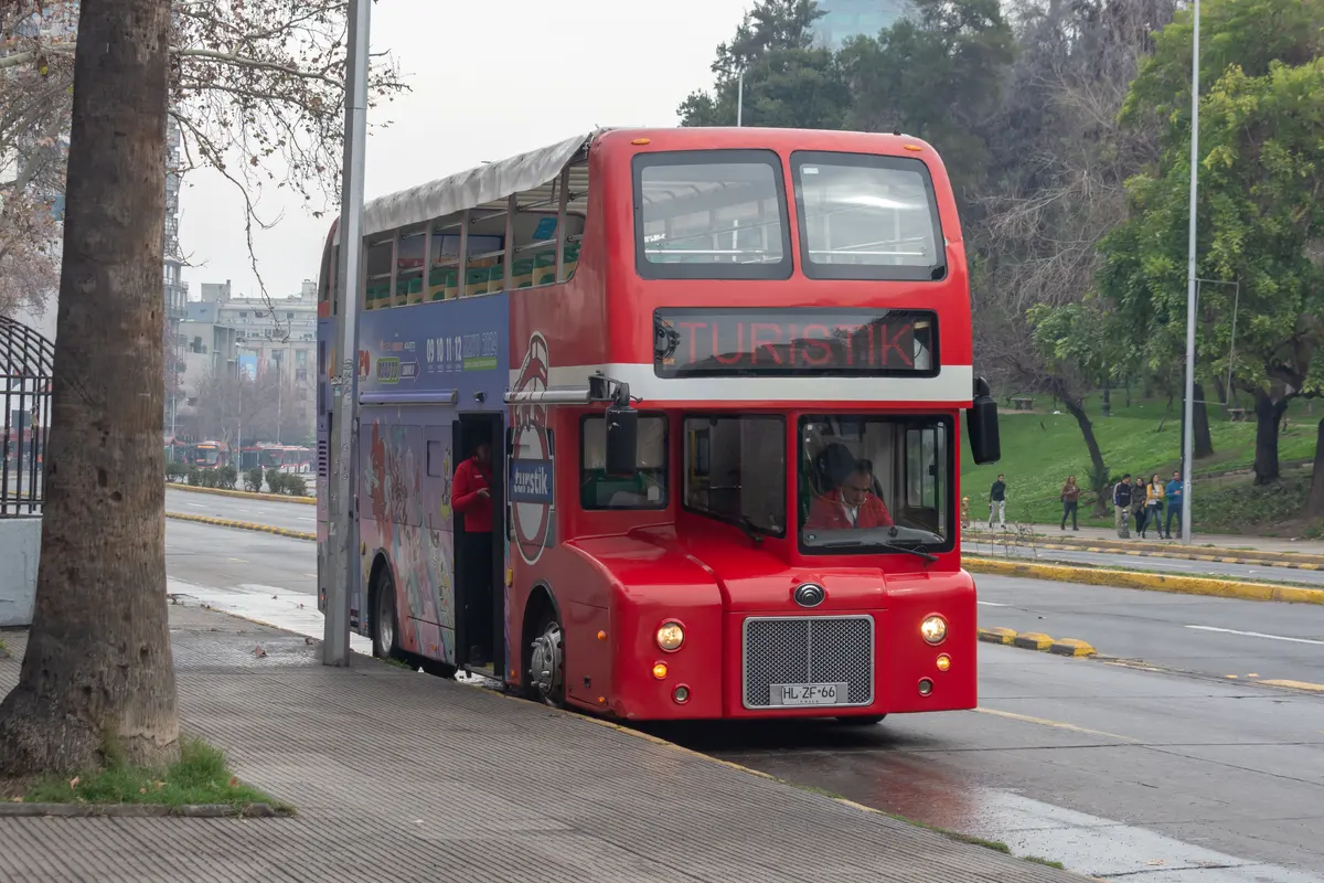 Bus Turistik en la Alameda de Santiago